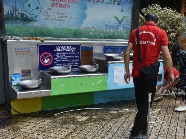 尊水醫(yī)院直飲水設(shè)備維護(hù)工作 ---竹湖園直飲水平臺